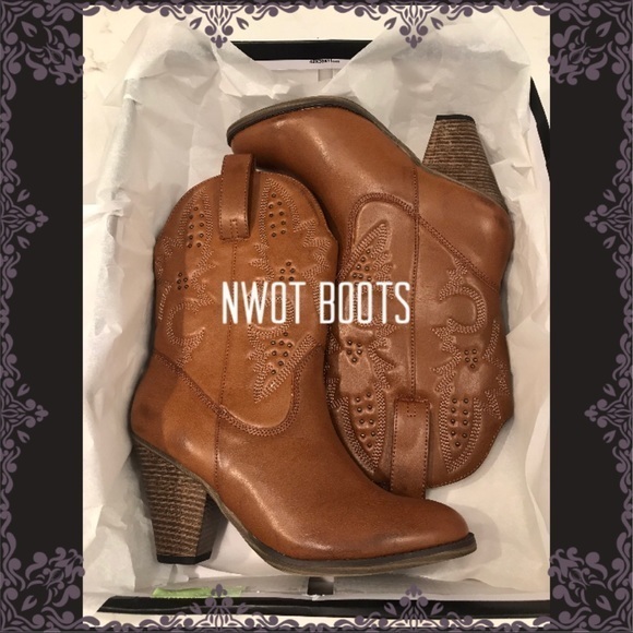BRAND NEW WOO HOO BOOTS!! - Picture 3 of 8